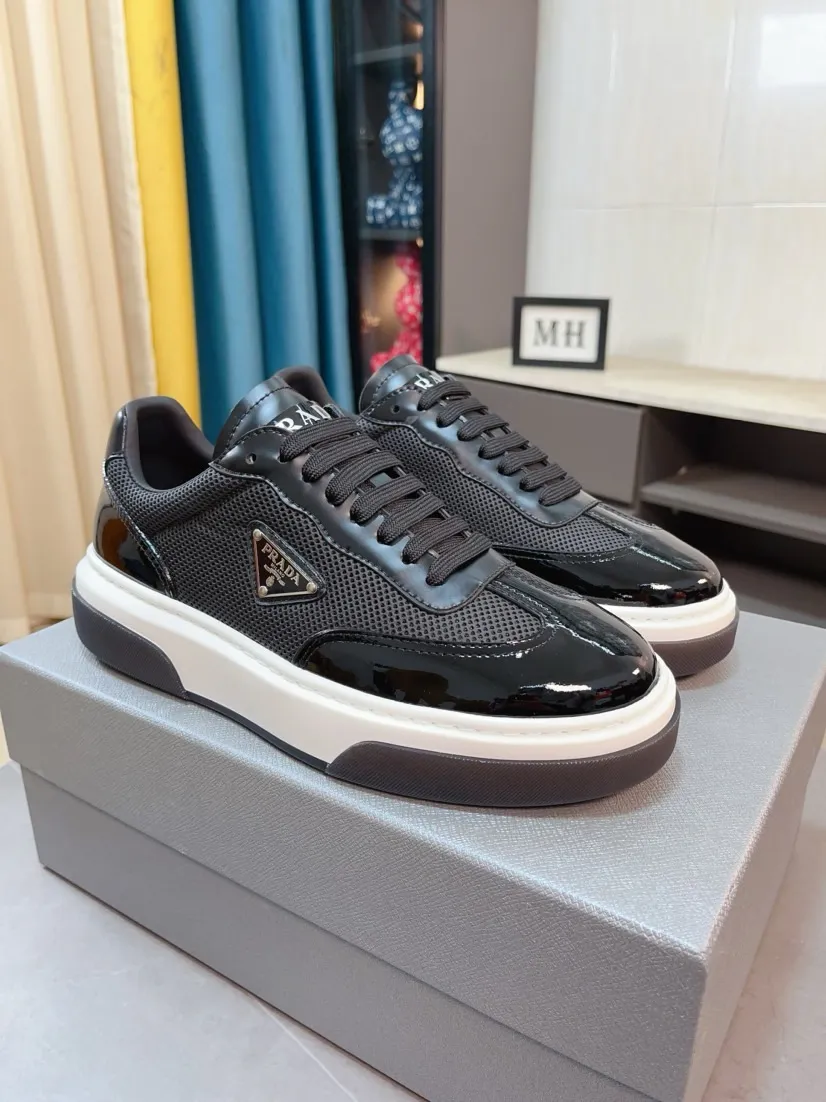Men's shoes 💰600🌹🌹High-quality new Prada counters are launched simultaneously. The new men's shoes and 😘fabrics are selected from imported mesh and glue-spraying technology. Imported cowhide lining. 👍🏿High-end☄️Open-molded non-slip rubber outsole, exquisite lines, simple and elegant, comfortable and high-end for leisure travel. Code number: 38 to 44